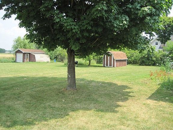 3rd image of 22W240 Juniper Dr
