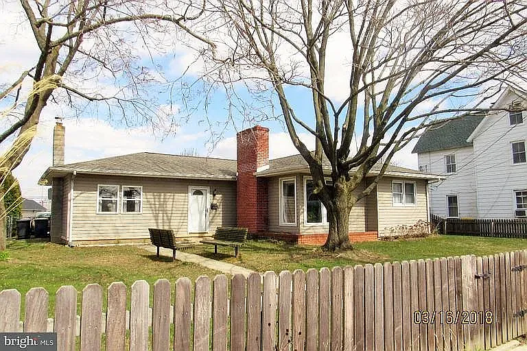 184 S Main St — Photo 1