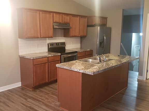 2nd image of 581 Clear Pointe Ct SE