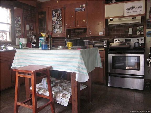 5th image of 18 Roseleah Dr