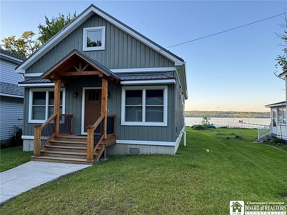 2nd image of 29 Loomis Bay Rd