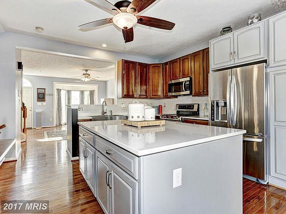 5th image of 904 Glaze Ct