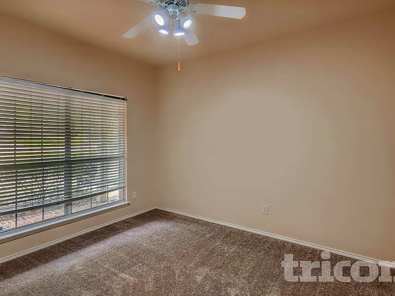 2217 Forest Park Cir — Photo 10