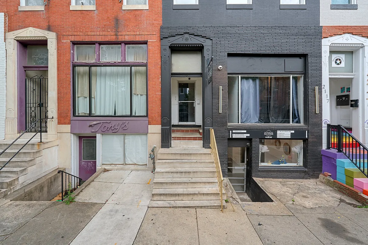 Building Photo - 2119 N Charles St #D
