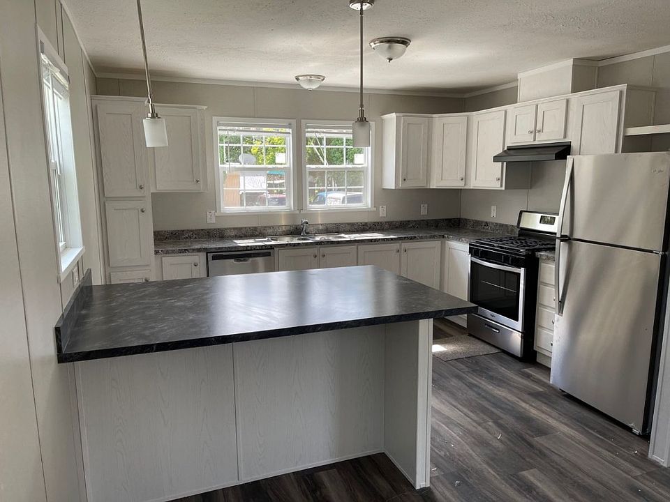 1st image of 206 Brad St