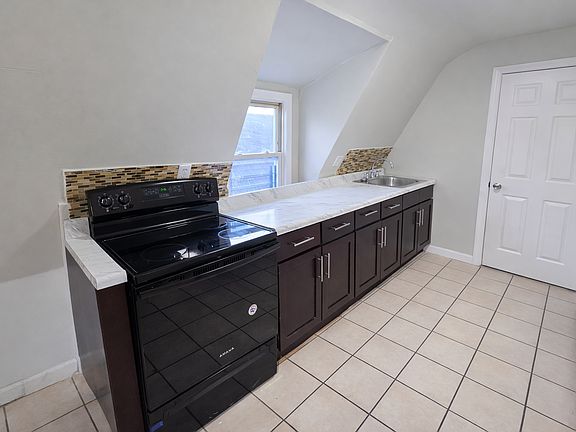 2nd image of 861 S 14th St Floor 3