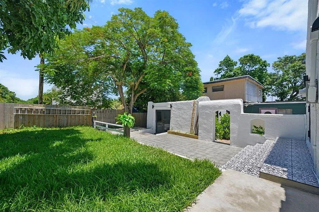 3 bed, 3.5 bath, 1837 sqft, $4,999 — Photo 4