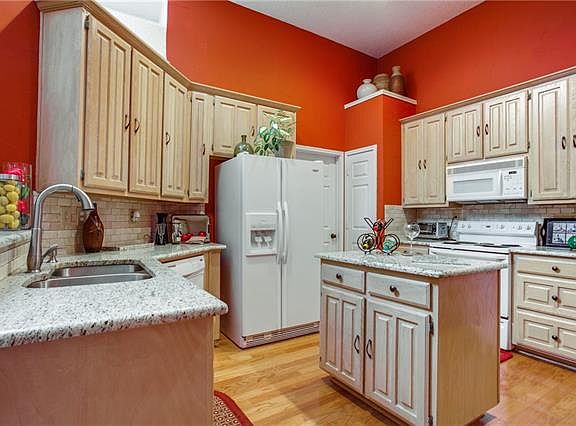 5th image of 935 Winterstone Dr