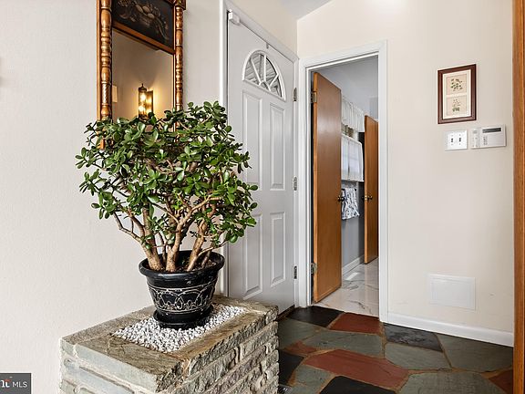 5th image of 1011 Cherry Ln