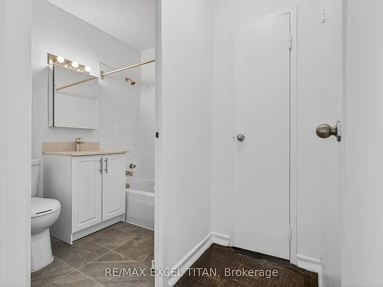 2515 Eglinton Ave W #302 — Photo 22