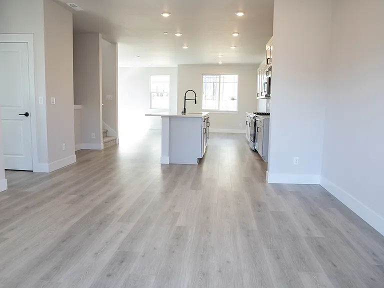 14668 SW 165th Ave — Photo 3