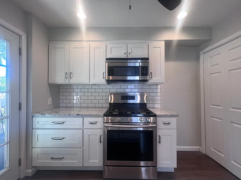 228 Windsor Ave — Photo 16