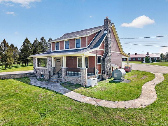 3rd image of 285 Maple Avenue