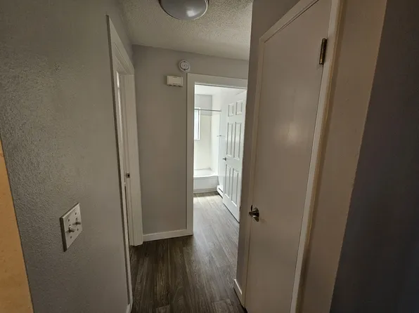102 S 38th St #6, Tacoma, WA 98418