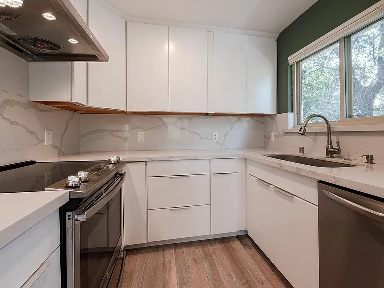315 Poe St — Photo 4