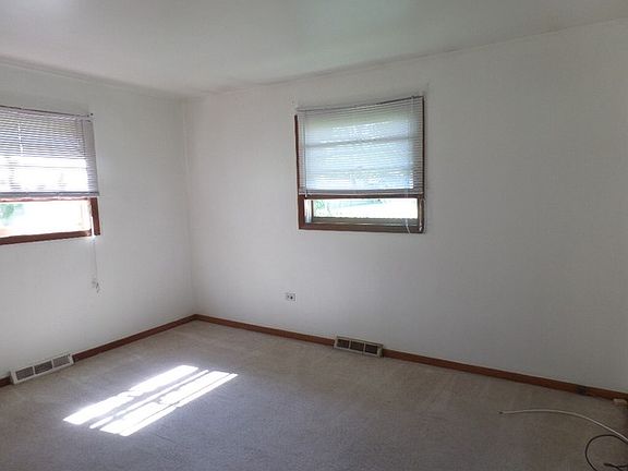 4th image of 38550 N Stewart Ave