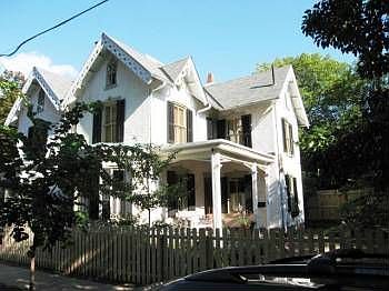 1st image of 32 W Queen Ln