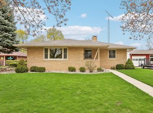 424 Rose Ann Dr, Burlington, WI 53105