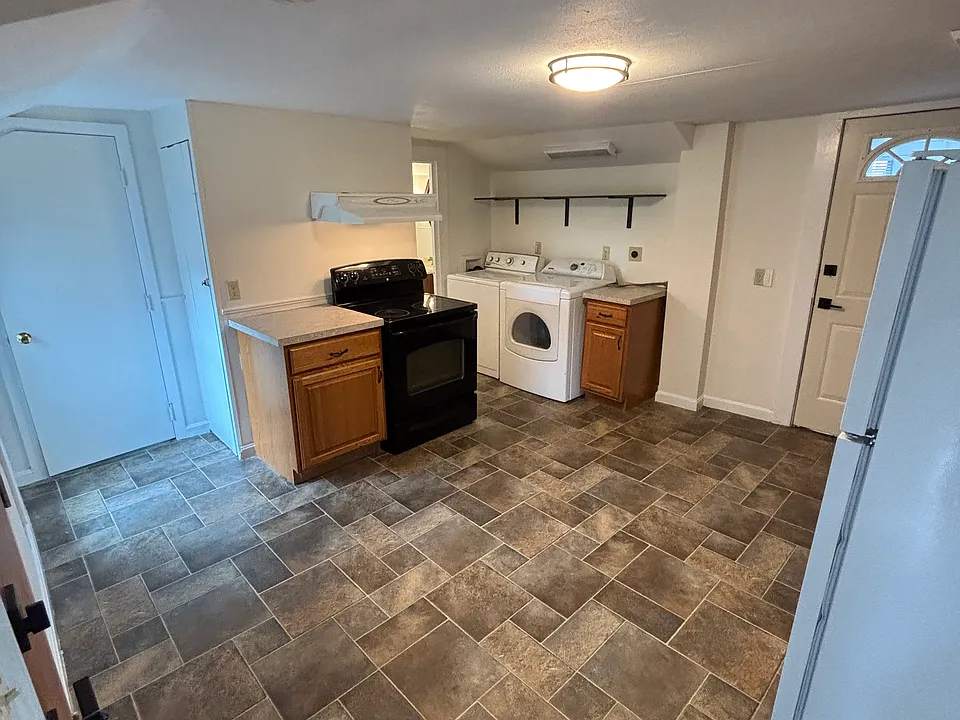 Kitchen/Laundry Area
