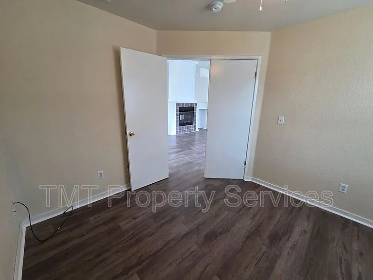 2234 Wall St — Photo 48