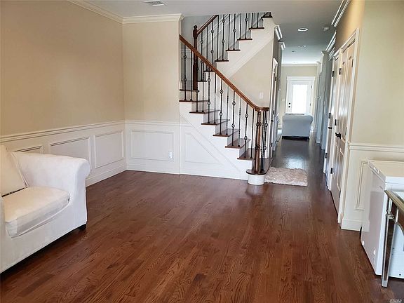 3rd image of 931 Benris Ave