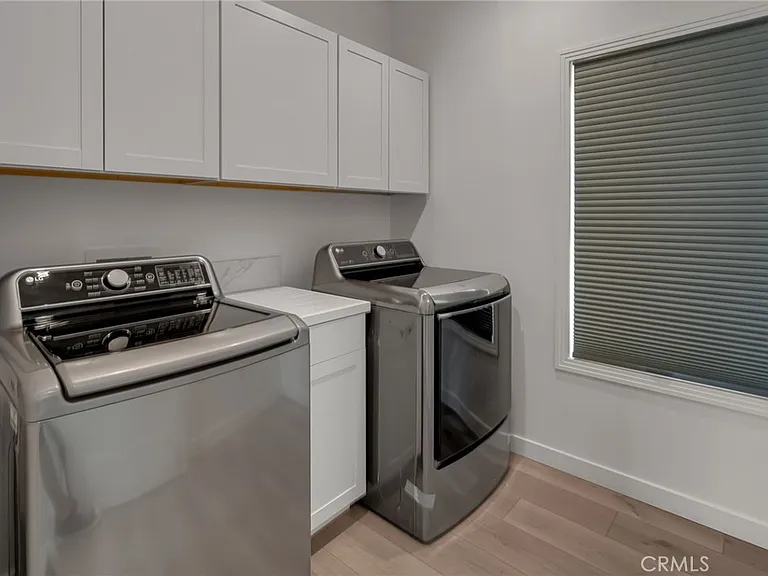 22434 Berdon St — Photo 31