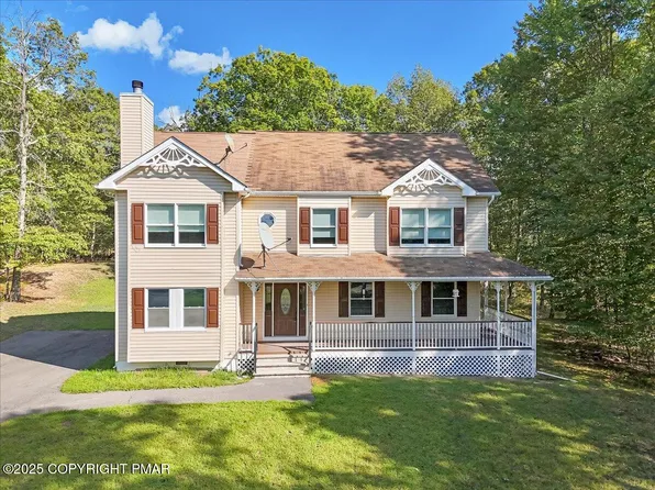 112 Crown Point Ct, East Stroudsburg, PA 18302