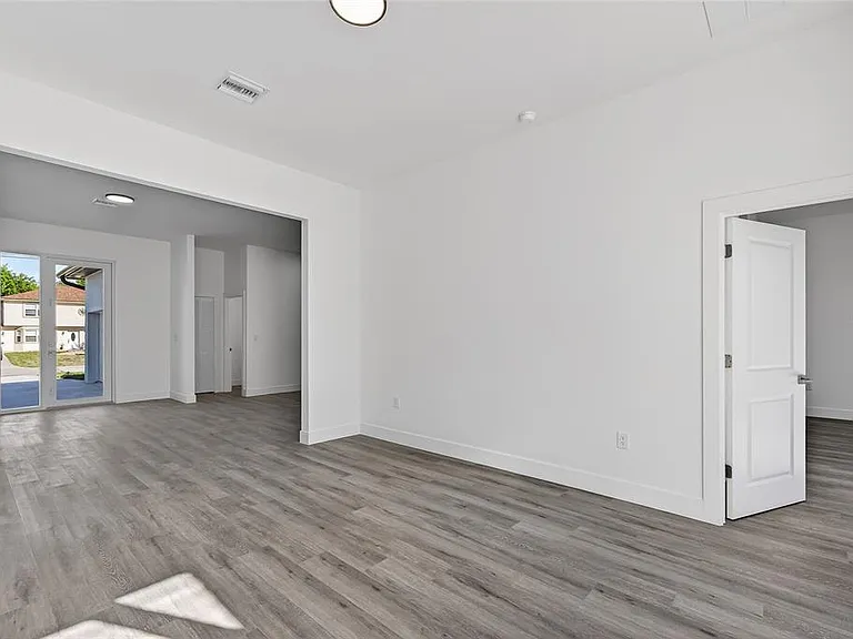 511 Sweetwater Dr — Photo 28