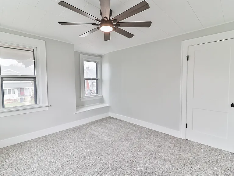 343 S Charles St — Photo 19