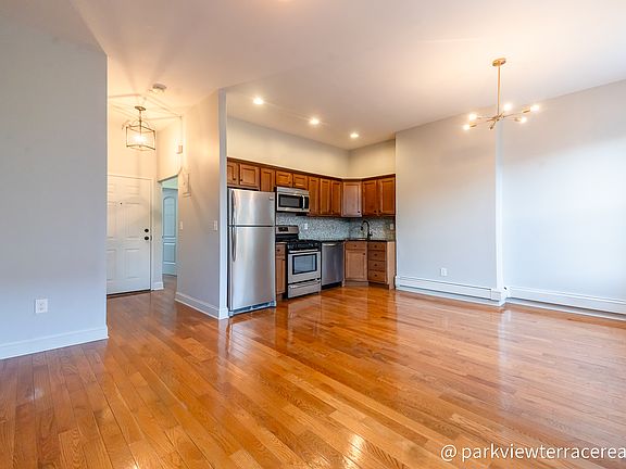 2nd image of 1255 Pacific St APT 4