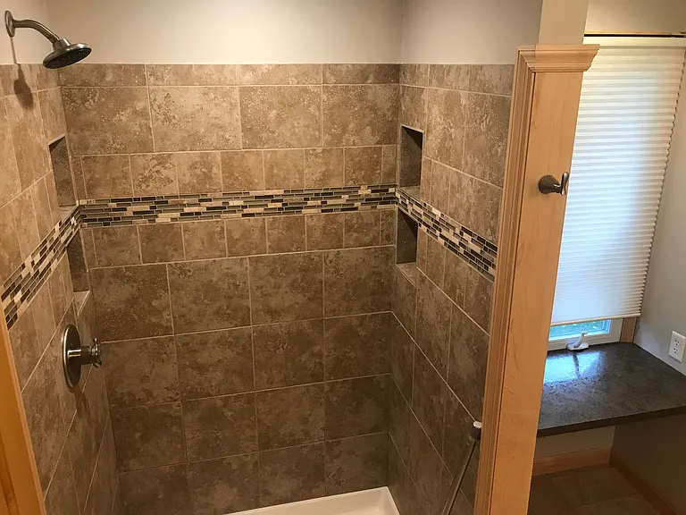 Master Bath (3)