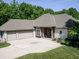 4058 W Puetz Rd, Franklin, WI 53132