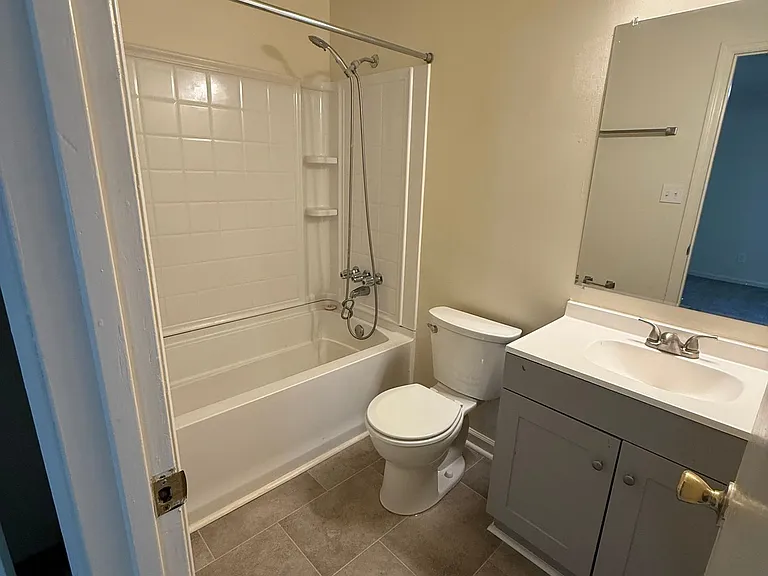 586 Franklin St — Photo 12