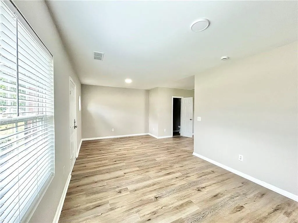 4 bed, 2.5 bath, $1,550 — Photo 4
