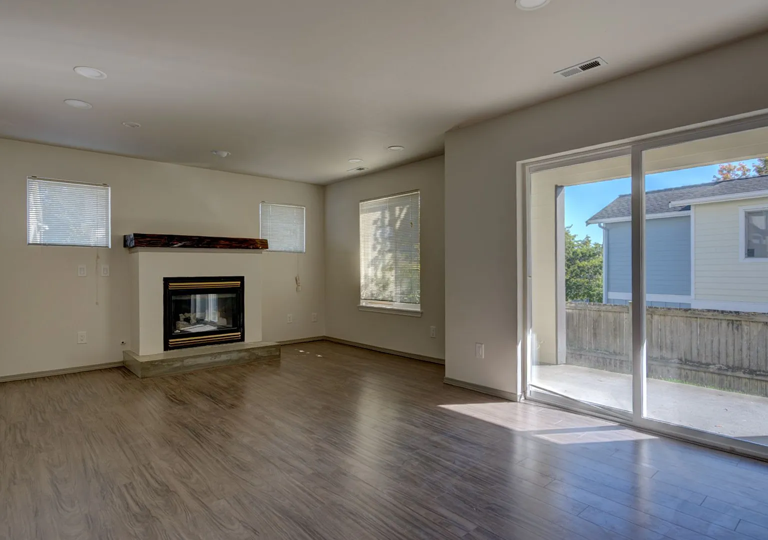 2 Bedroom, 2.5 Bath Condo in Madrona Heights — Photo 4
