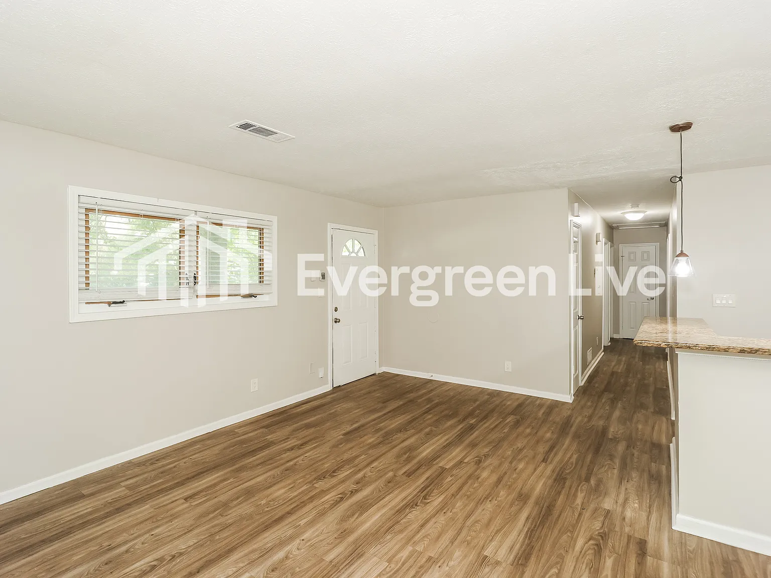 3 bed, 2.5 bath, 1640 sqft, $1,745 — Photo 3