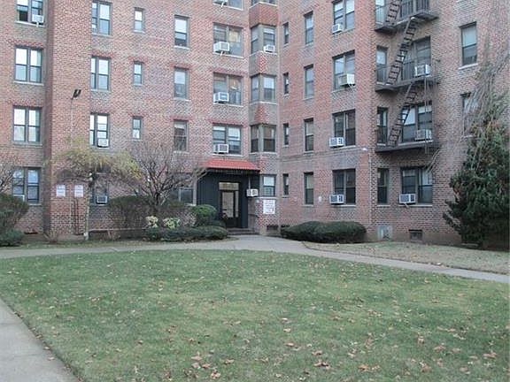 2nd image of 2220 Burnett St APT 4D