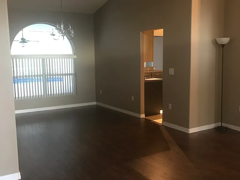 906 Thousand Oaks Blvd — Photo 12