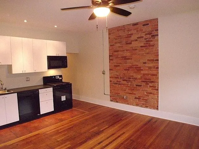 324 N 52nd St #2 — Photo 3