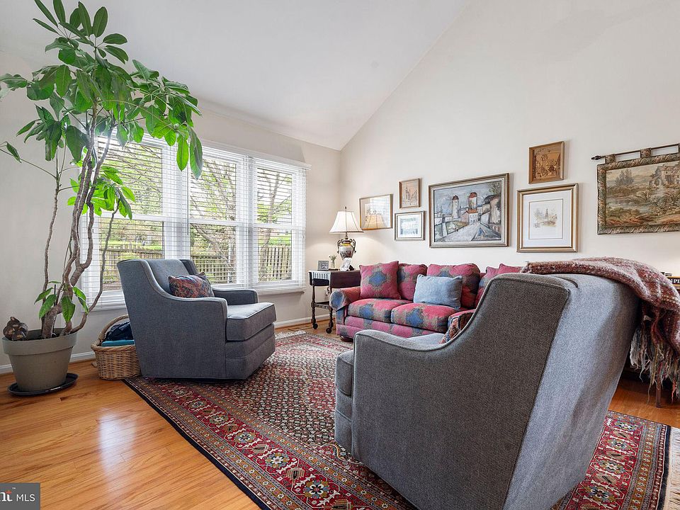 2nd image of 1851 W Queens Ct