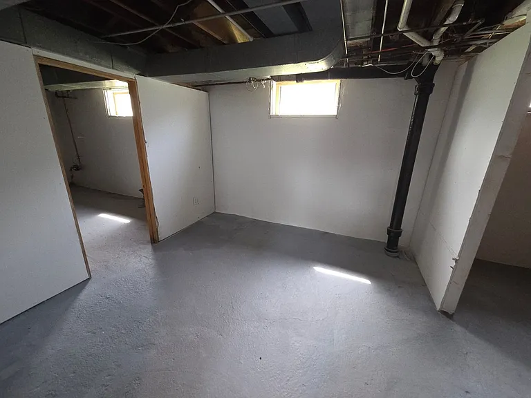 1128 W State St — Photo 19