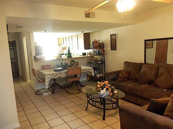 3rd image of 1580-86 Savannah Dr