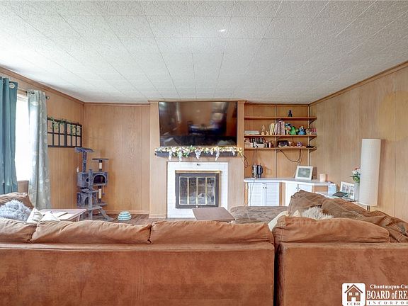 3rd image of 318 Maplecrest Ave