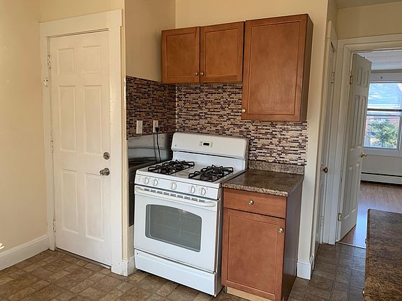 5th image of 88 Emerson St APT 2