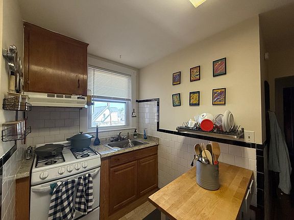 4th image of 235 Highland Ave #3A
