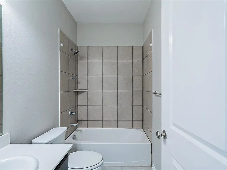 312 Emerald Creek Dr — Photo 14