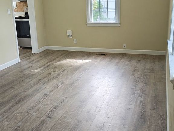 5th image of 800 Mayfield Ave