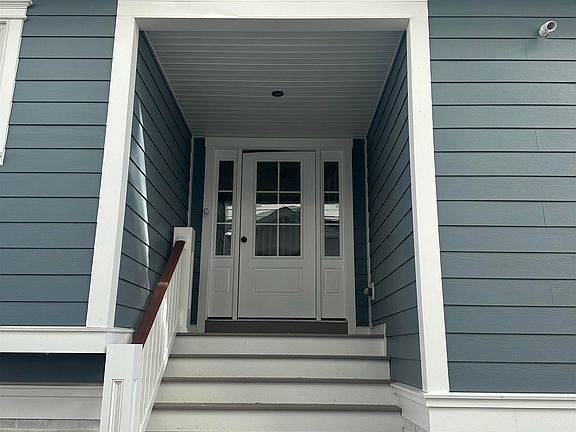 4th image of 111 77th St W #Sea