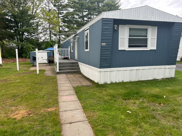 735 Memorial Dr Trailer 115, Chicopee, MA 01020
