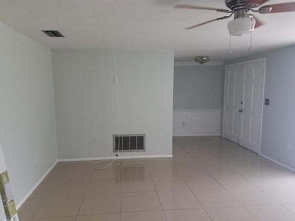 3rd image of 3533 Overland Dr